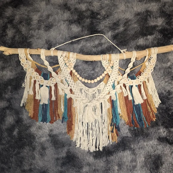 Macrame wall hanging - Picture 1 of 2